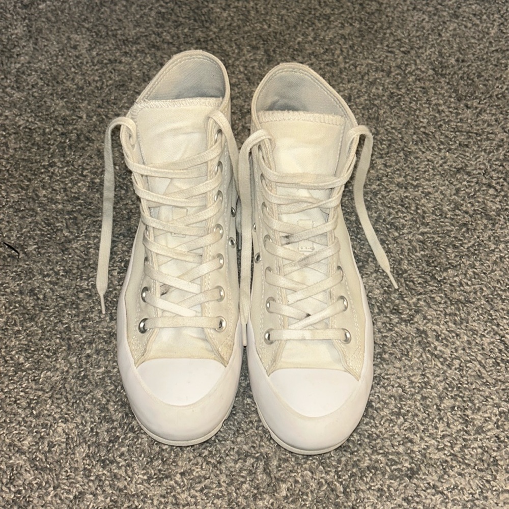 Size 7.5 Hightop Converse